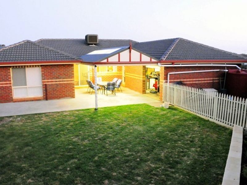 15 Buckhurst Way, Hoppers Crossing VIC 3029