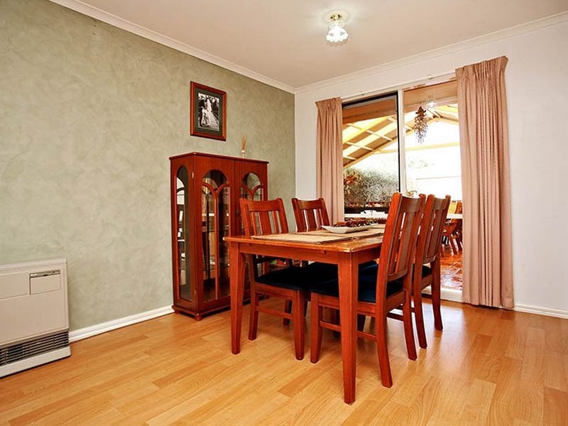 10 Buckingham Drive, Werribee VIC 3030