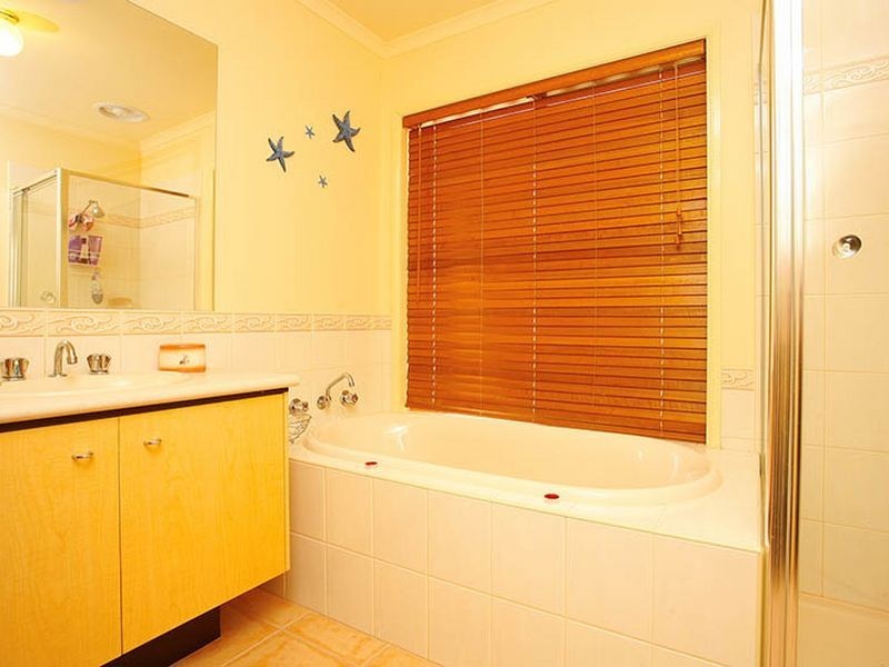 11 Mandarin Grove, Werribee VIC 3030