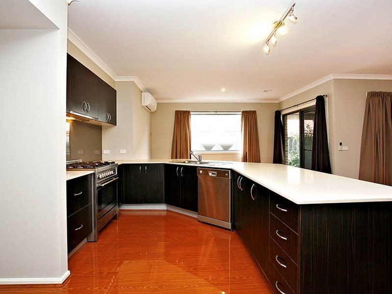 8 Mundi Crescent, Wyndham Vale VIC 3024