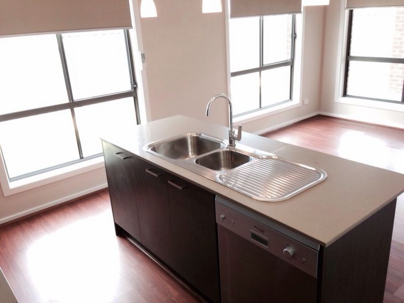 10 Lambourne Avenue, Truganina VIC 3029