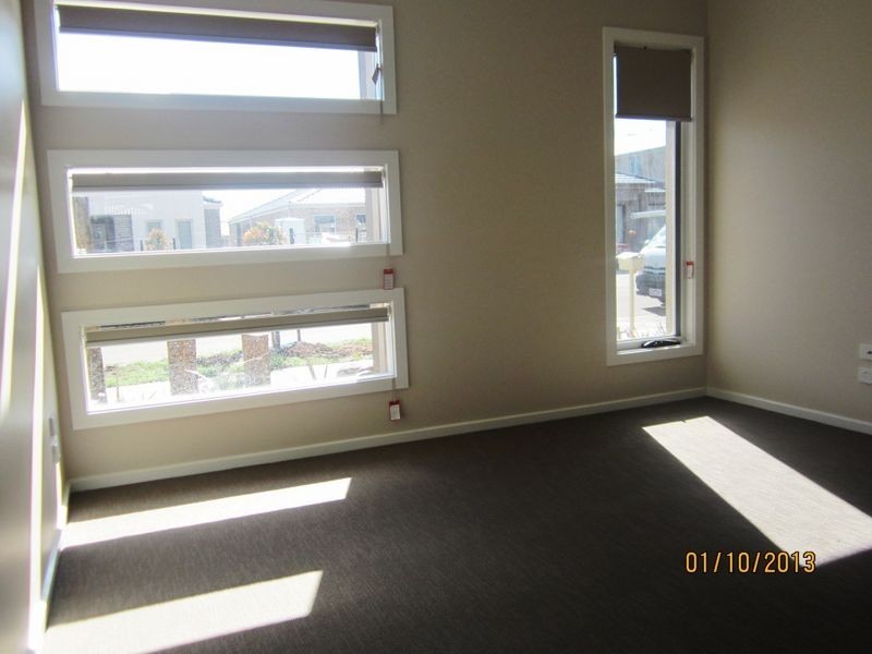 10 Lambourne Avenue, Truganina VIC 3029