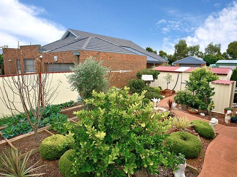 8 St Michael Drive, Tarneit VIC 3029
