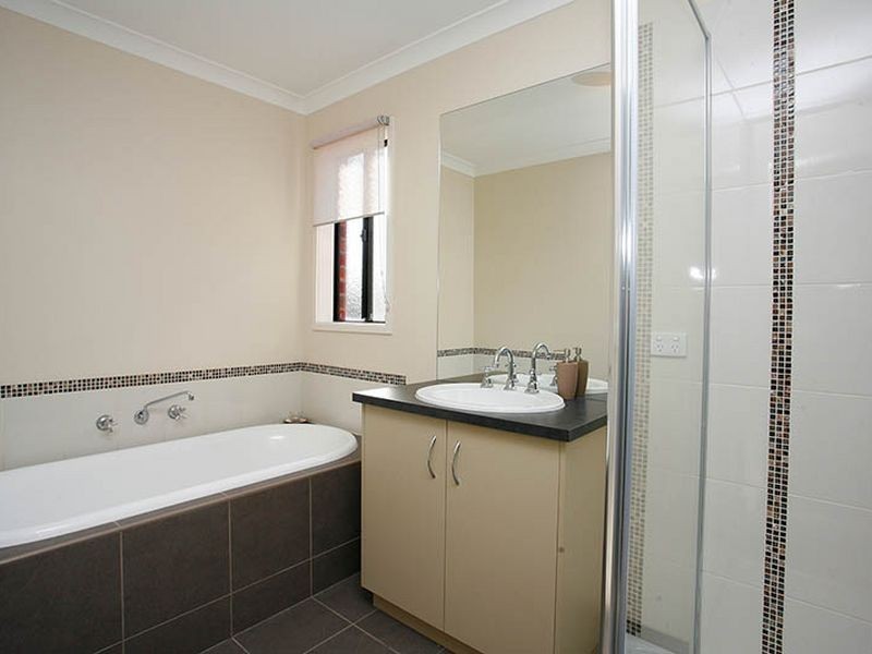 62 Kinglake Drive, Wyndham Vale VIC 3024