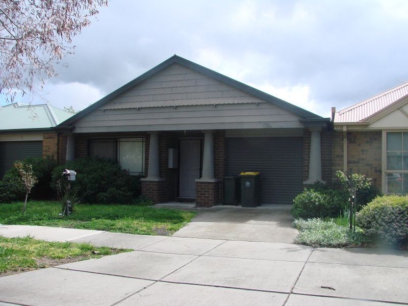 9 Lyrebird Walk, Whittlesea VIC 3757