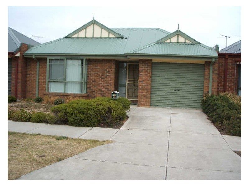 17 Lyrebird Walk, Whittlesea VIC 3757