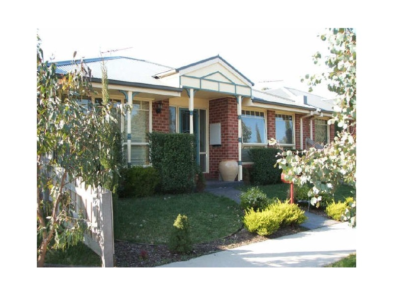 8 Bellbird Drive, Whittlesea VIC 3757