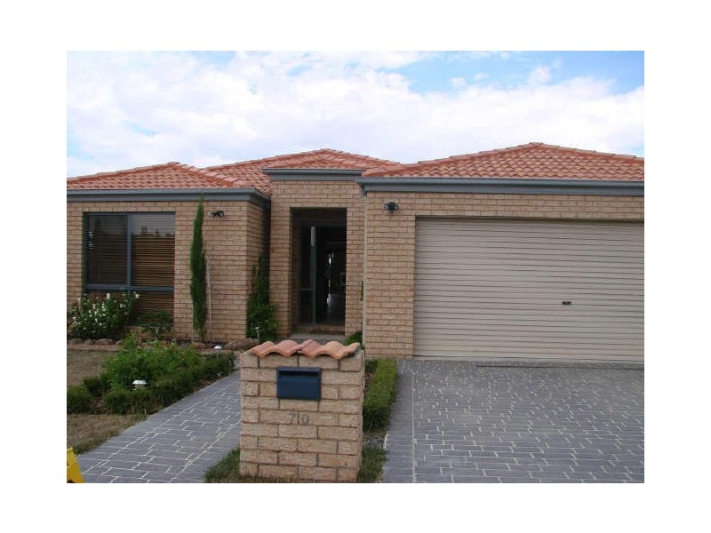 70 Augusta Way, Hidden Valley VIC 3756