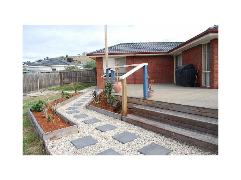 27 Bellbird Drive, Whittlesea VIC 3757