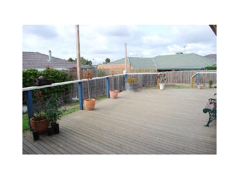 27 Bellbird Drive, Whittlesea VIC 3757