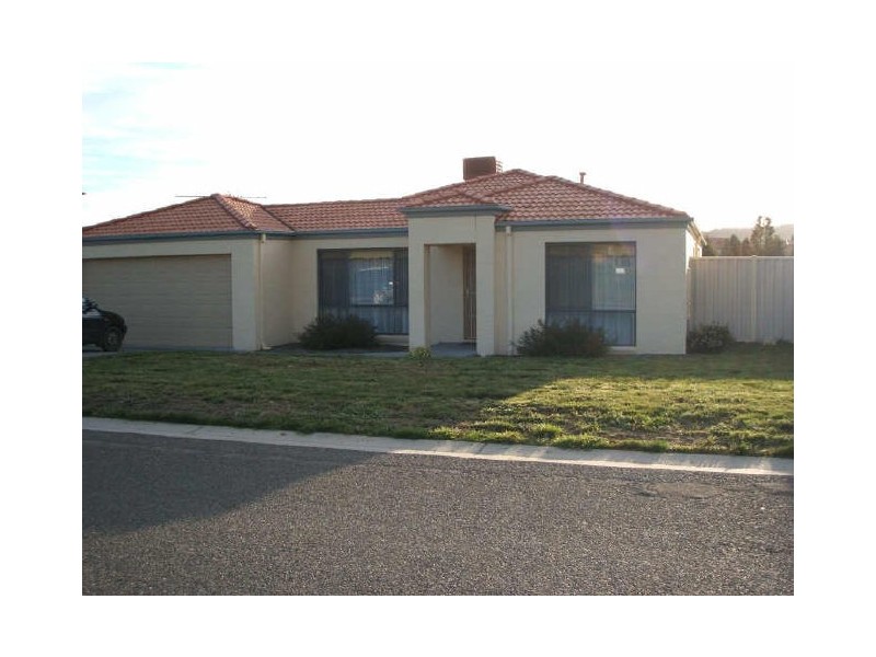 22 St Andrews Close, Hidden Valley VIC 3756