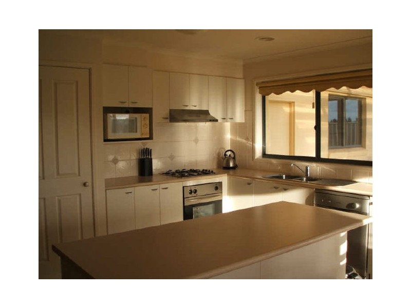 22 St Andrews Close, Hidden Valley VIC 3756