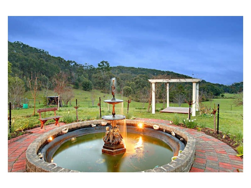 100 Seventeenth Avenue, Eden Park VIC 3757