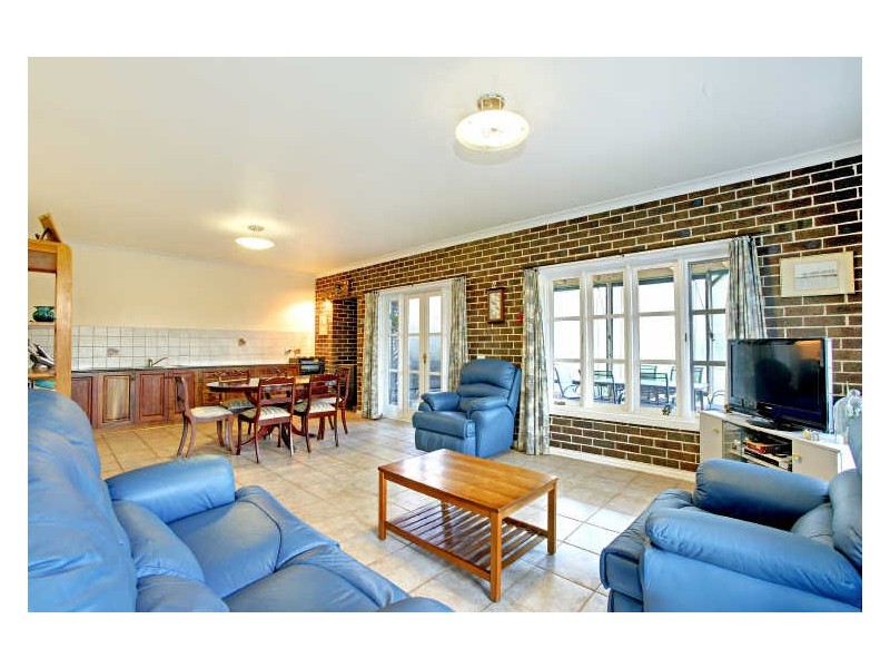 100 Seventeenth Avenue, Eden Park VIC 3757