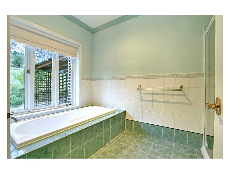 100 Seventeenth Avenue, Eden Park VIC 3757