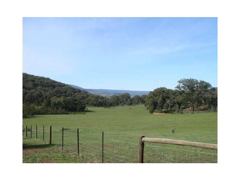 100 Seventeenth Avenue, Eden Park VIC 3757