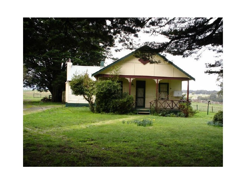 38 Deviation Road, Kinglake VIC 3763