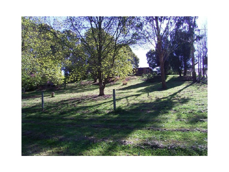 17 Keith  Street, Kinglake VIC 3763