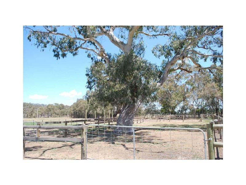 120 Cades Road, Yan Yean VIC 3755