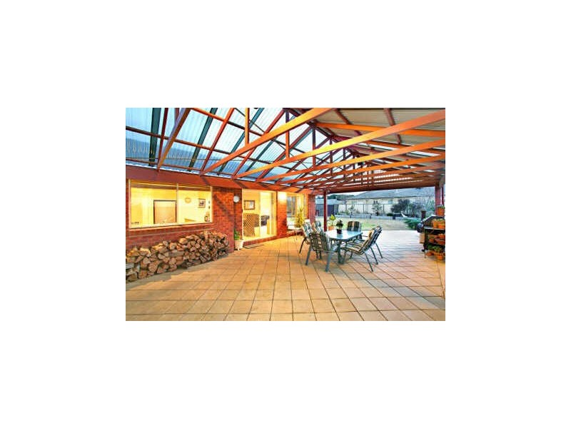 13 Oakbank Boulevard, Whittlesea VIC 3757