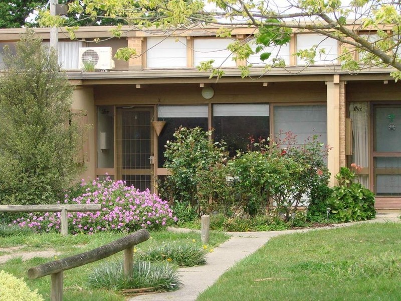 2/17 Oak Street, Whittlesea VIC 3757