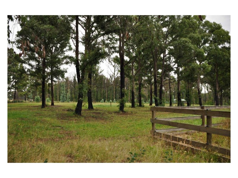 242 Edenvale Crescent, Kinglake West VIC 3757