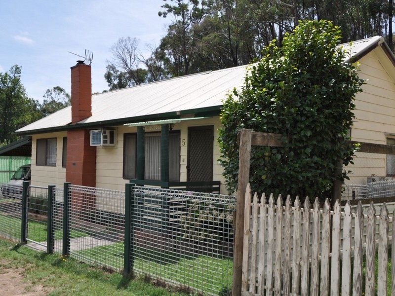 5 Long Gully Road, Flowerdale VIC 3717