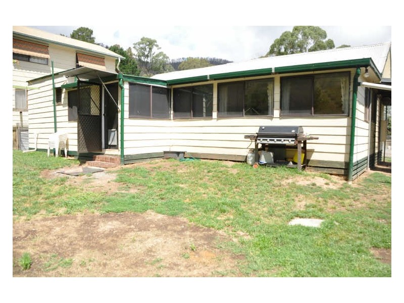 5 Long Gully Road, Flowerdale VIC 3717