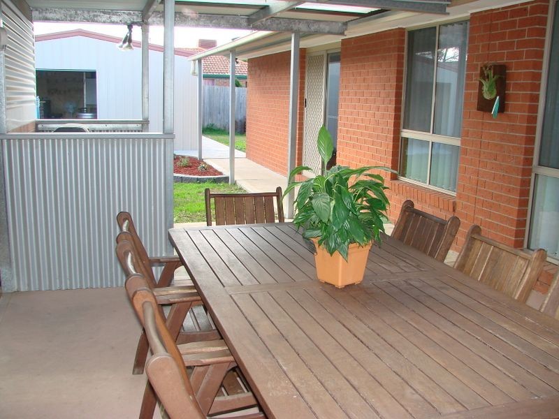 17 Fiona Place, Whittlesea VIC 3757