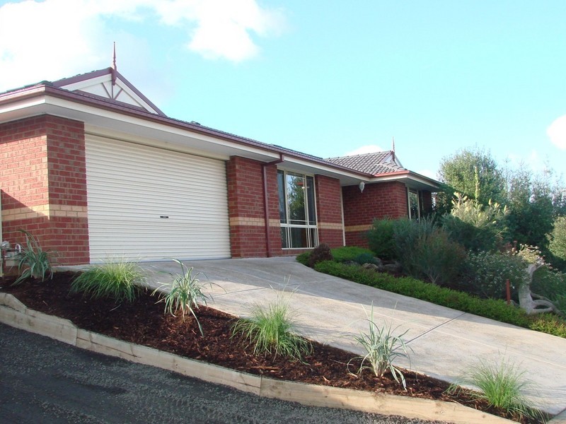 8 Curlew Drive, Whittlesea VIC 3757