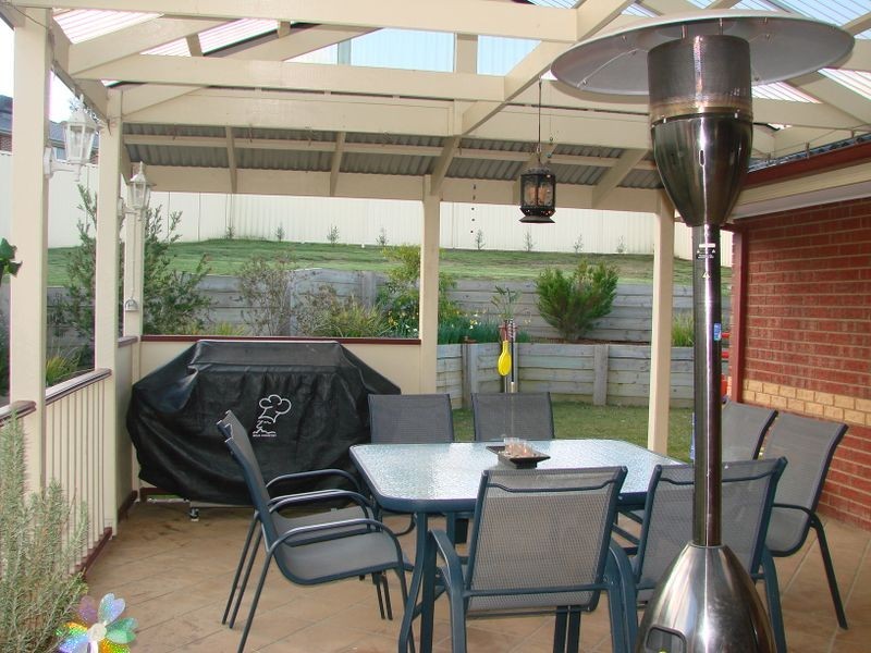 8 Curlew Drive, Whittlesea VIC 3757