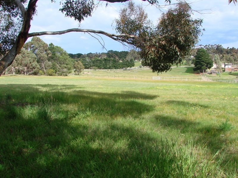 215 Fourth Avenue, Eden Park VIC 3757