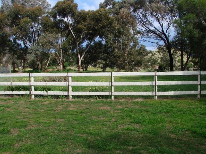 215 Fourth Avenue, Eden Park VIC 3757