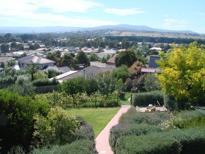 4 Pelican Walk, Whittlesea VIC 3757