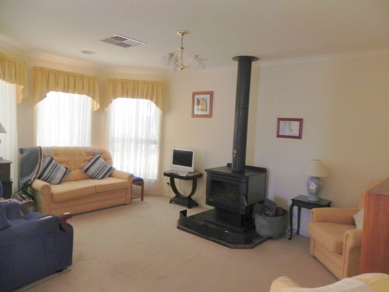 3 Cockatoo Drive, Whittlesea VIC 3757