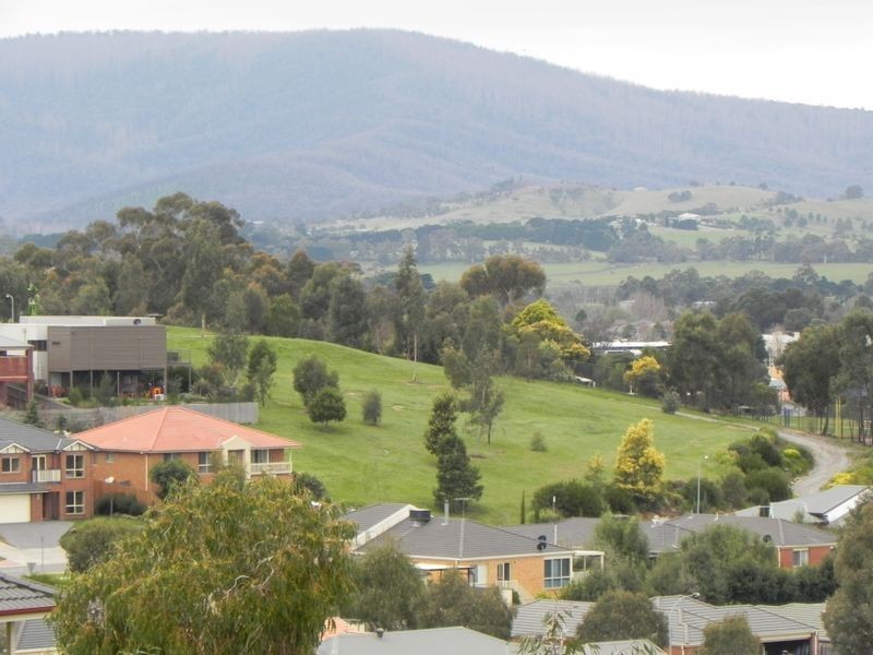 9 Pelican Walk, Whittlesea VIC 3757