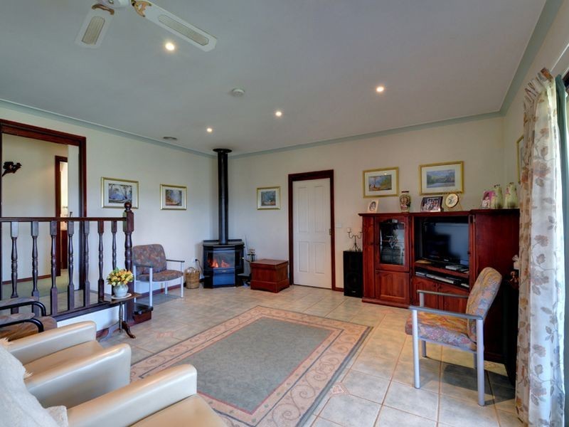 18 James Street, Kinglake VIC 3763