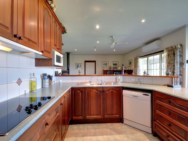 18 James Street, Kinglake VIC 3763