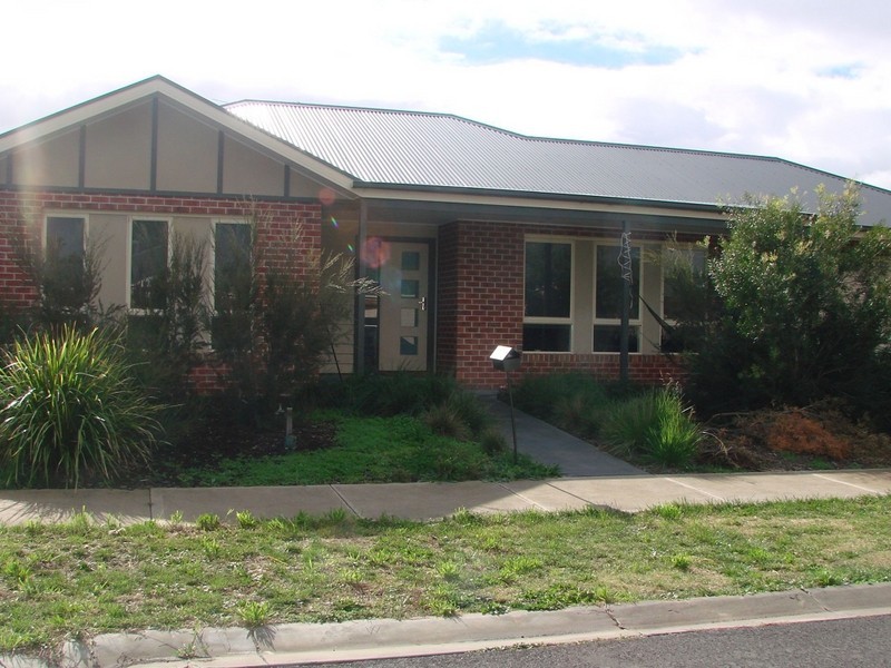 60 Oakbank Blvd, Whittlesea VIC 3757