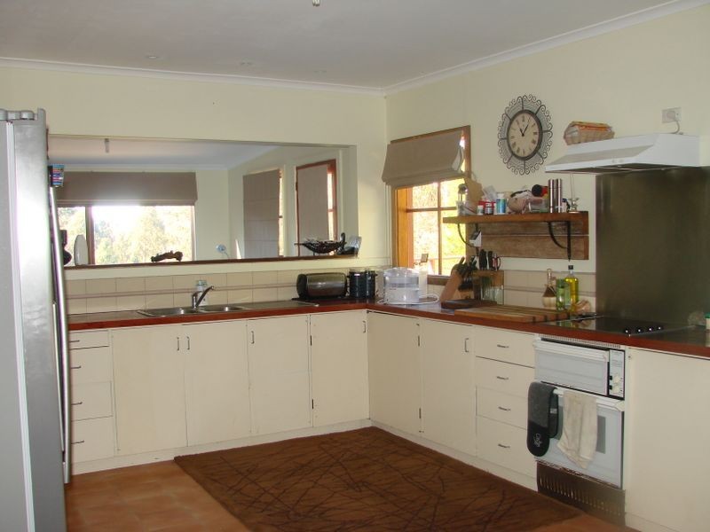 14 Watsons Road, Kinglake West VIC 3757