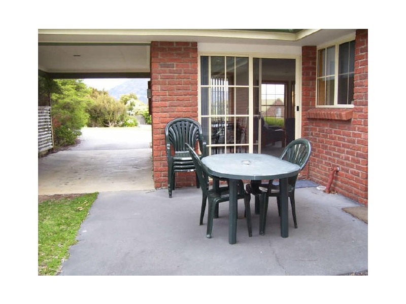 Unit 2 – 1 Bradley Drive, Coles Bay TAS 7215