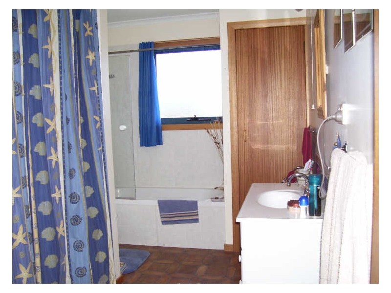 6 Swanwick Dr, Coles Bay TAS 7215