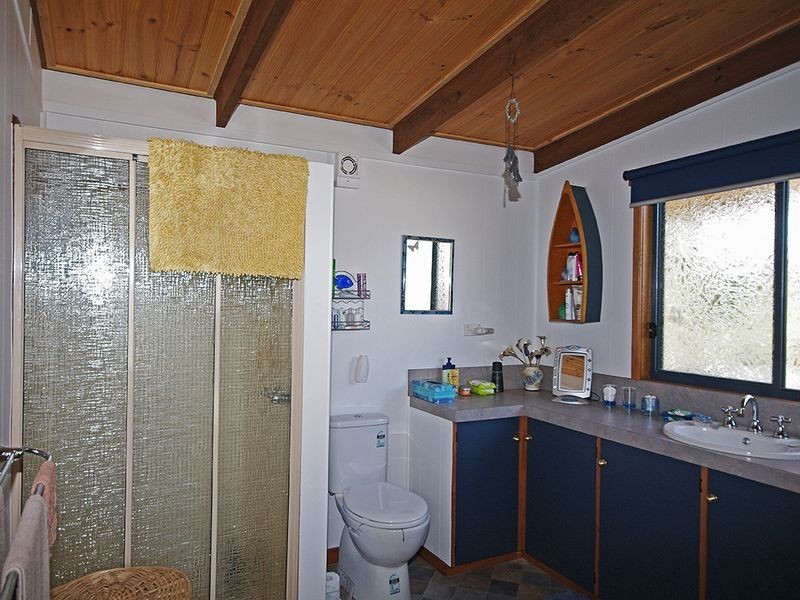 20 Oyster Bay Court, Coles Bay TAS 7215