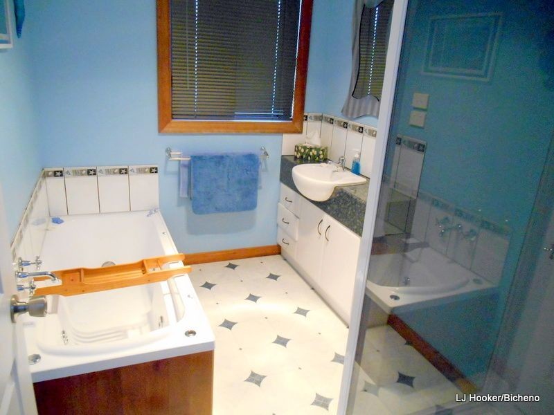 42 Hazards View Drive, Coles Bay TAS 7215