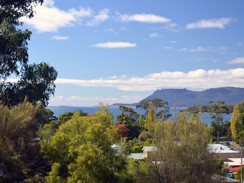 4 Wattle Grove, Orford TAS 7190