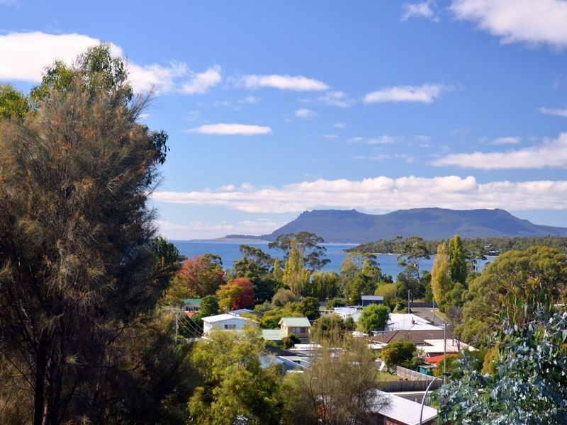 4 Wattle Grove, Orford TAS 7190