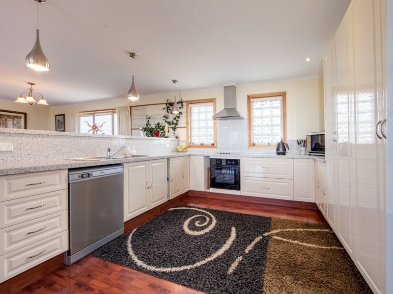 9 Cooks Court, Swansea TAS 7190