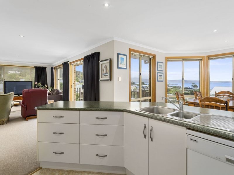 11 Sinclair Street, Bicheno TAS 7215