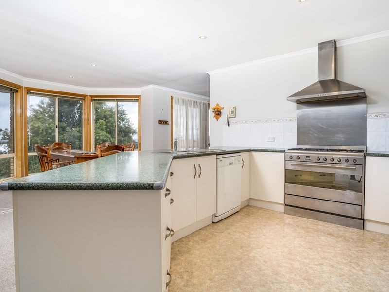 11 Sinclair Street, Bicheno TAS 7215