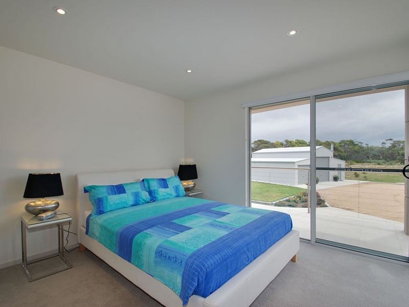 Dolphin Sands TAS 7190